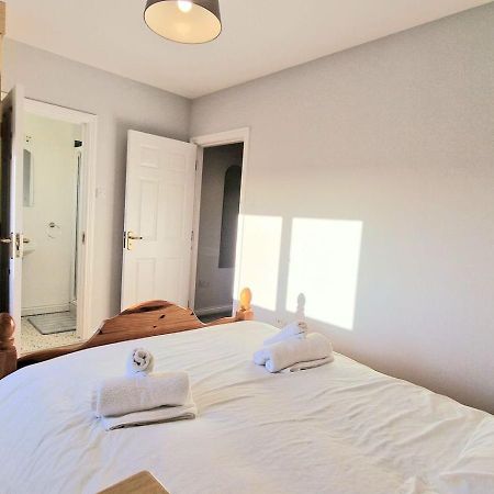 גלוואיי Cosy 3 Bedroom All Ensuites מראה חיצוני תמונה