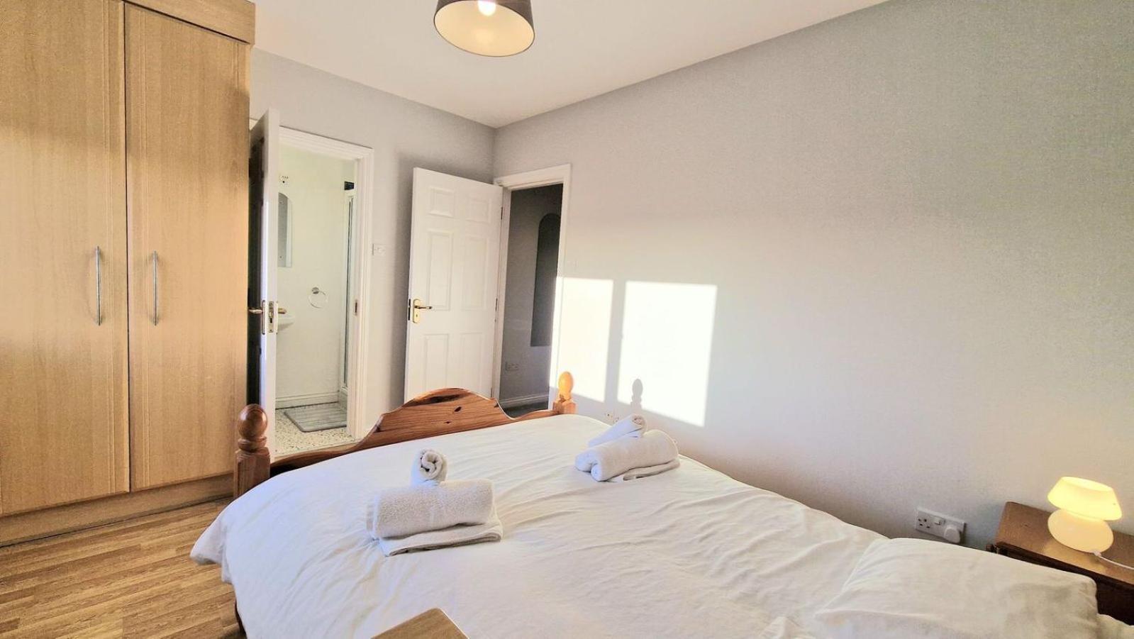 גלוואיי Cosy 3 Bedroom All Ensuites מראה חיצוני תמונה