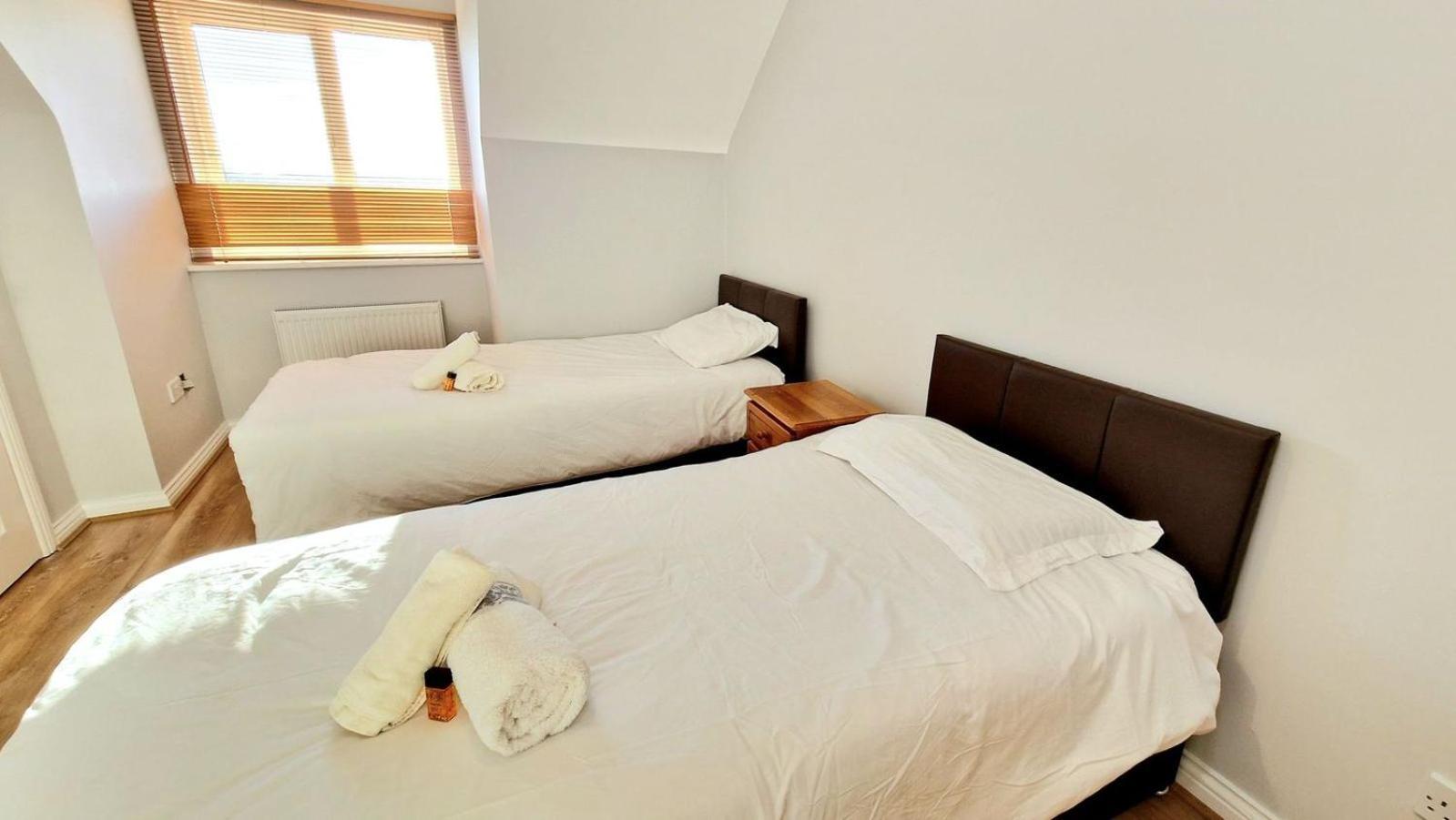 גלוואיי Cosy 3 Bedroom All Ensuites מראה חיצוני תמונה