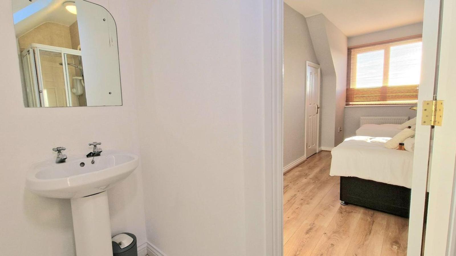 גלוואיי Cosy 3 Bedroom All Ensuites מראה חיצוני תמונה