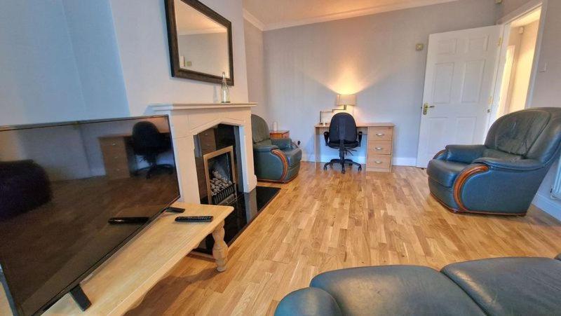 גלוואיי Cosy 3 Bedroom All Ensuites מראה חיצוני תמונה