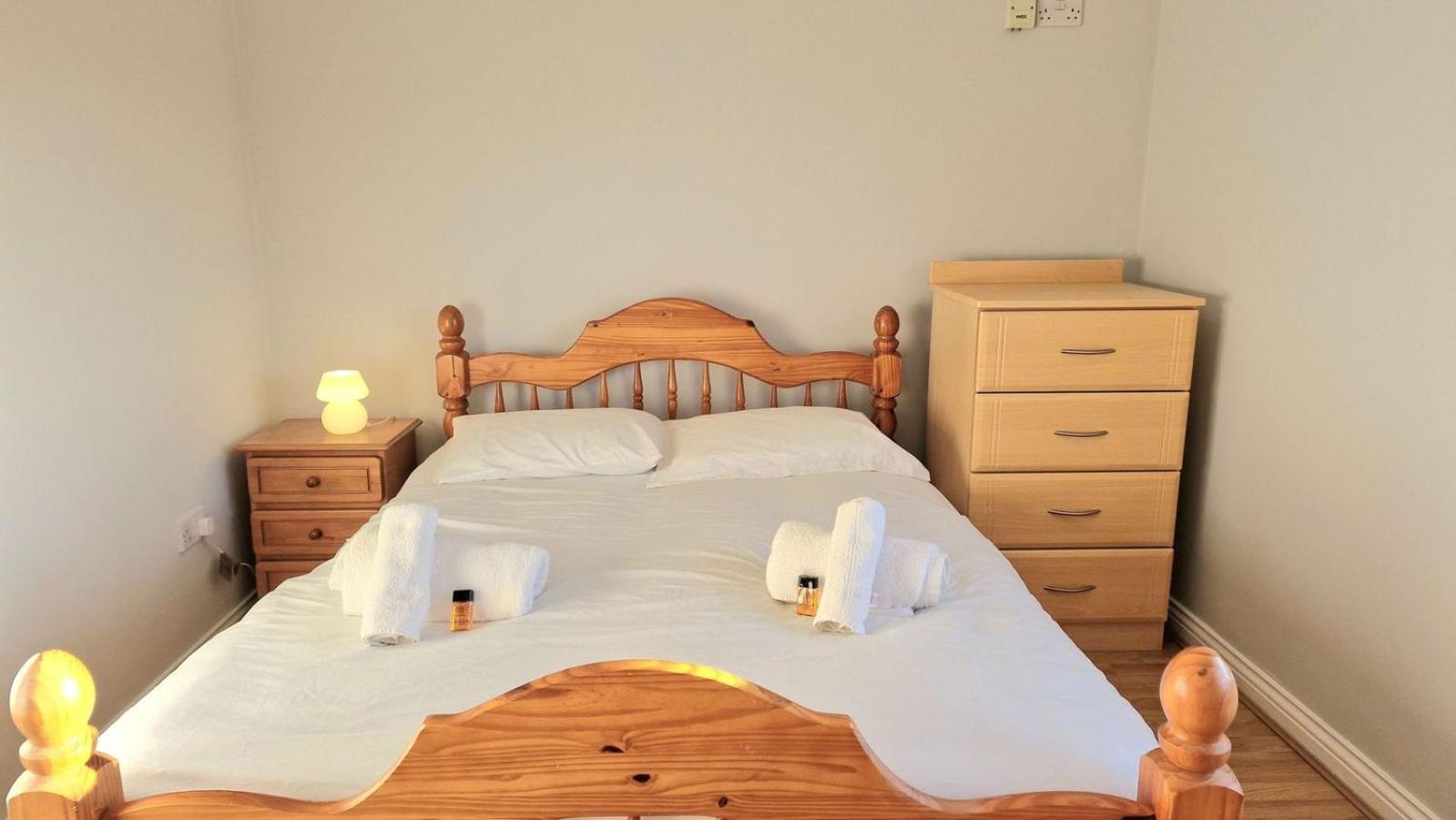 גלוואיי Cosy 3 Bedroom All Ensuites מראה חיצוני תמונה